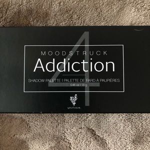 Younique Addiction #4 eyeshadow pallet